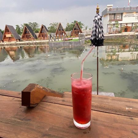 Resort & Resto Talaga Sundayana Subang Esterno foto
