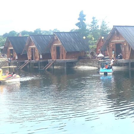 Resort & Resto Talaga Sundayana Subang Esterno foto