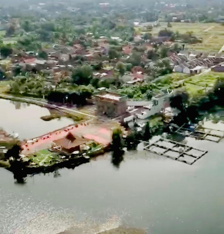 Resort & Resto Talaga Sundayana Subang Esterno foto