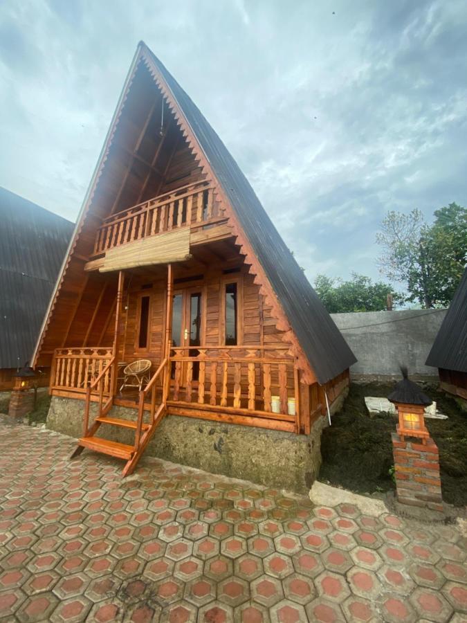 Resort & Resto Talaga Sundayana Subang Esterno foto