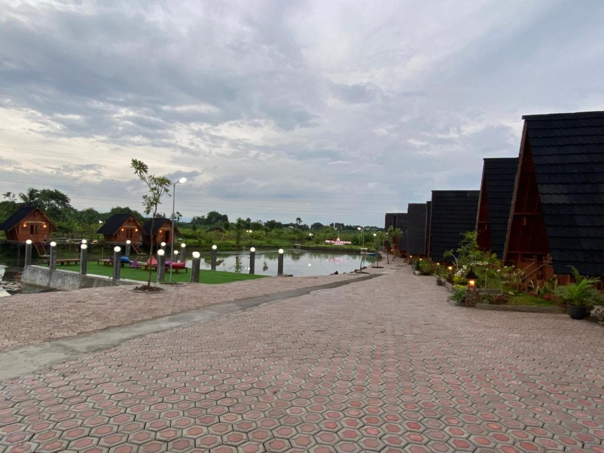 Resort & Resto Talaga Sundayana Subang Esterno foto